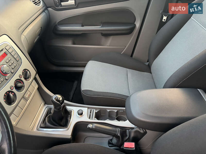 Хэтчбек Ford Focus 2010 в Луцке