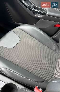 Хэтчбек Ford Focus 2013 в 