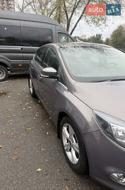 Хэтчбек Ford Focus 2013 в 