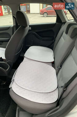 Хетчбек Ford Focus 2005 в 