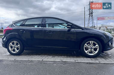 Хэтчбек Ford Focus 2011 в 