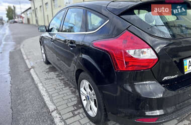 Хэтчбек Ford Focus 2011 в 