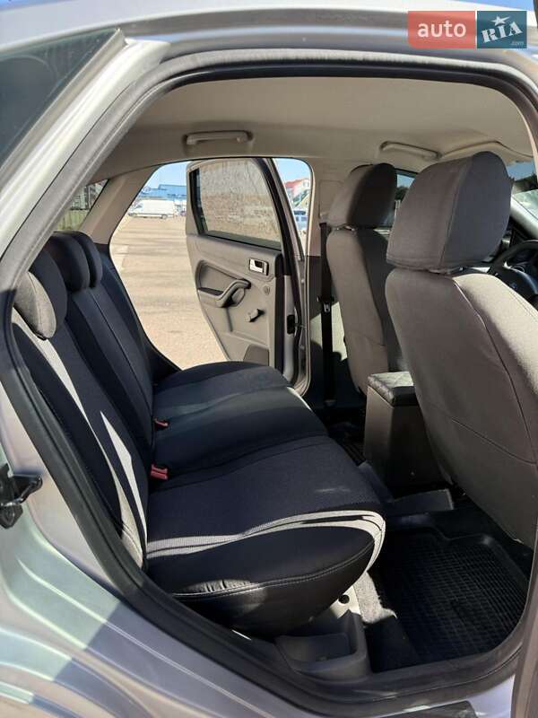Хэтчбек Ford Focus 2004 в Мукачево фото 2 Хэтчбек Ford Focus 2004 в Мукачево