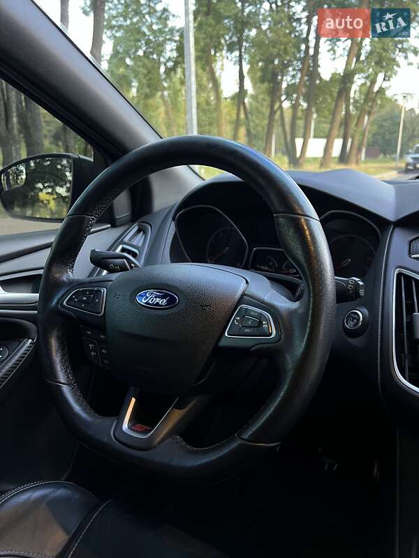 Хетчбек Ford Focus 2015 в Чернігові