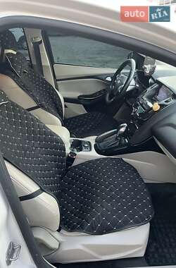 Хэтчбек Ford Focus 2013 в 