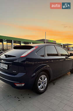 Хэтчбек Ford Focus 2011 в 