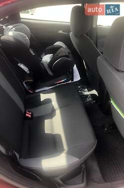 Седан Ford Focus 2012 в 