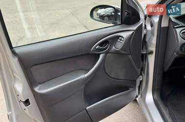 Хэтчбек Ford Focus 2004 в 