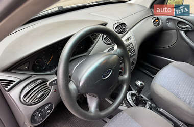 Хэтчбек Ford Focus 2004 в 