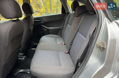 Хэтчбек Ford Focus 2004 в 