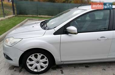 Хэтчбек Ford Focus 2010 в 
