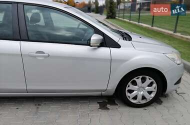 Хэтчбек Ford Focus 2010 в 