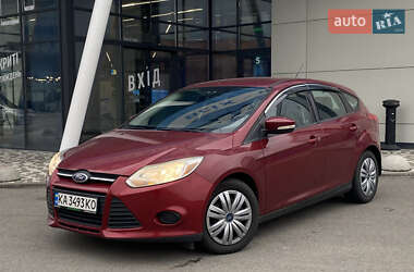 Хэтчбек Ford Focus 2012 в 