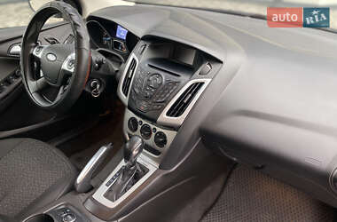 Хэтчбек Ford Focus 2012 в 