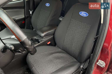 Хэтчбек Ford Focus 2012 в 
