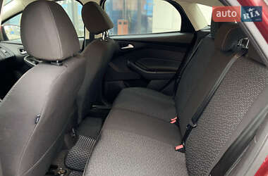 Хэтчбек Ford Focus 2012 в 