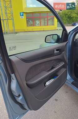 Седан Ford Focus 2005 в 