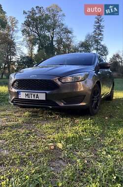 Седан Ford Focus 2015 в 