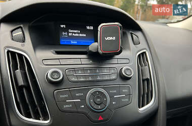 Седан Ford Focus 2015 в 