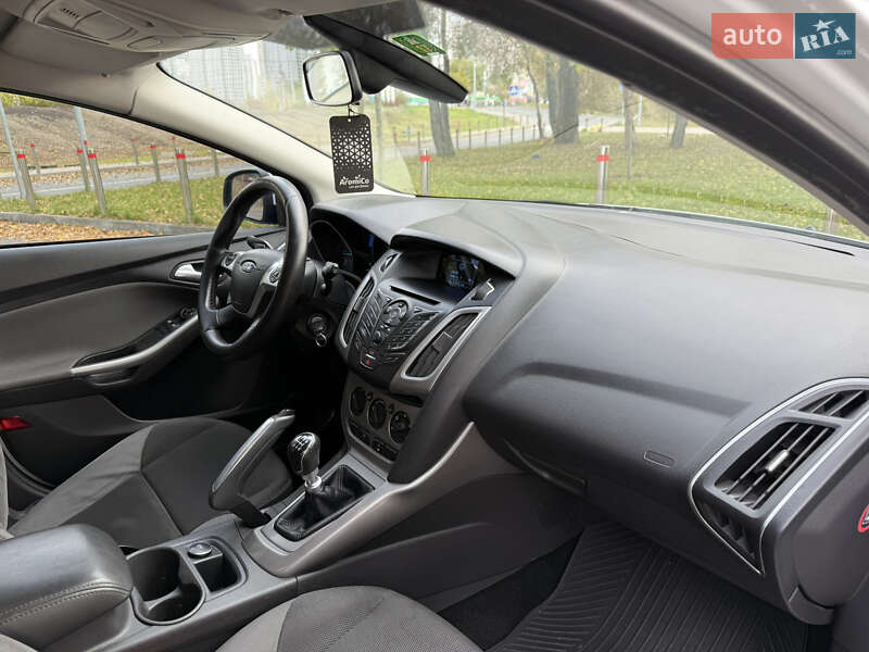 Универсал Ford Focus 2013 в Киеве фото 37 Универсал Ford Focus 2013 в Киеве