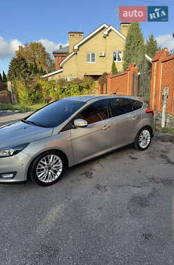 Хетчбек Ford Focus 2015 в 