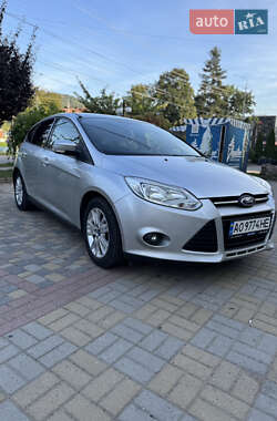 Хэтчбек Ford Focus 2011 в Тячеве