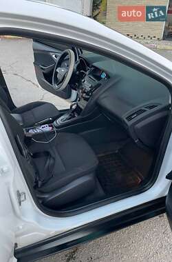 Хетчбек Ford Focus 2015 в  фото 8 Хетчбек Ford Focus 2015 в