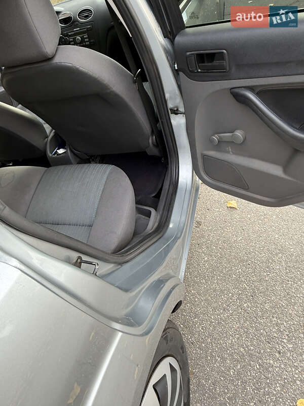 Хетчбек Ford Focus 2005 в Кременчуці фото 30 Хетчбек Ford Focus 2005 в Кременчуці