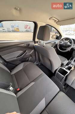 Хэтчбек Ford Focus 2014 в 