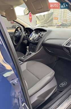 Хэтчбек Ford Focus 2014 в 