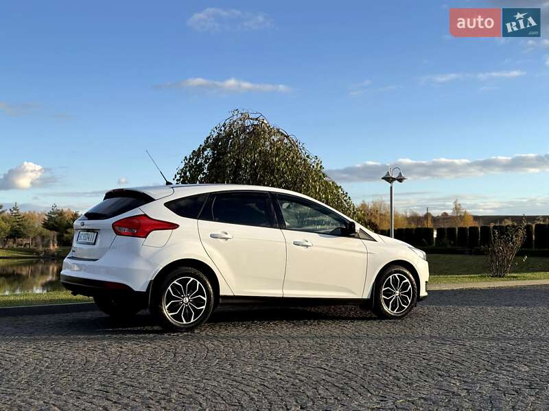 Хэтчбек Ford Focus 2015 в Жовкве