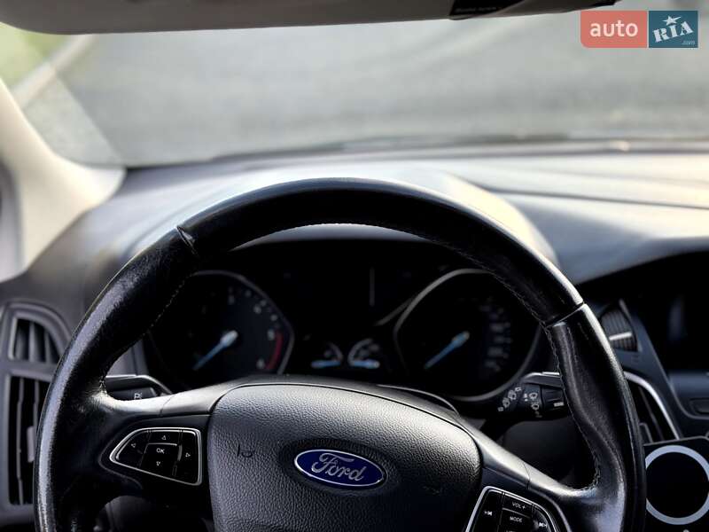 Хэтчбек Ford Focus 2015 в Жовкве