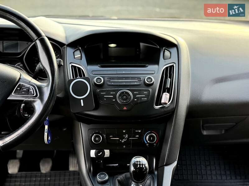 Хэтчбек Ford Focus 2015 в Жовкве