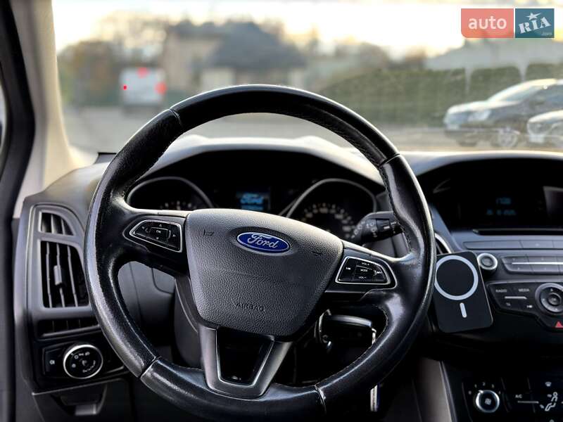 Хэтчбек Ford Focus 2015 в Жовкве