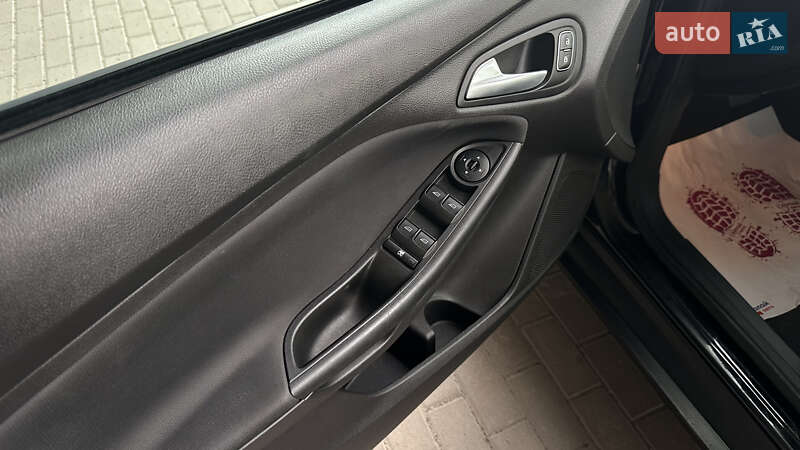 Седан Ford Focus 2018 в Киеве фото 10 Седан Ford Focus 2018 в Киеве
