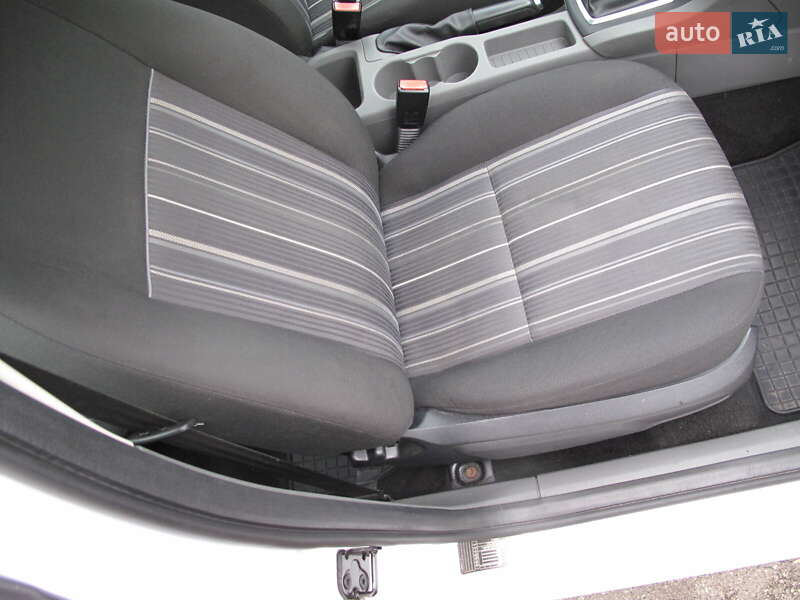 Хетчбек Ford Focus 2011 в Києві фото 32 Хетчбек Ford Focus 2011 в Києві