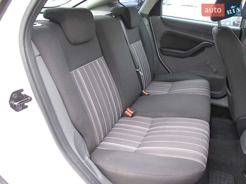 Хетчбек Ford Focus 2011 в Києві фото 41 Хетчбек Ford Focus 2011 в Києві