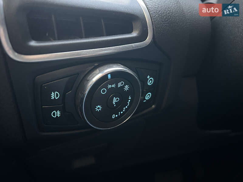 Универсал Ford Focus 2011 в Вишневом фото 35 Универсал Ford Focus 2011 в Вишневом