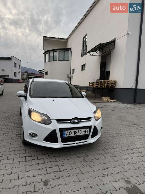 Хэтчбек Ford Focus 2014 в Поляне