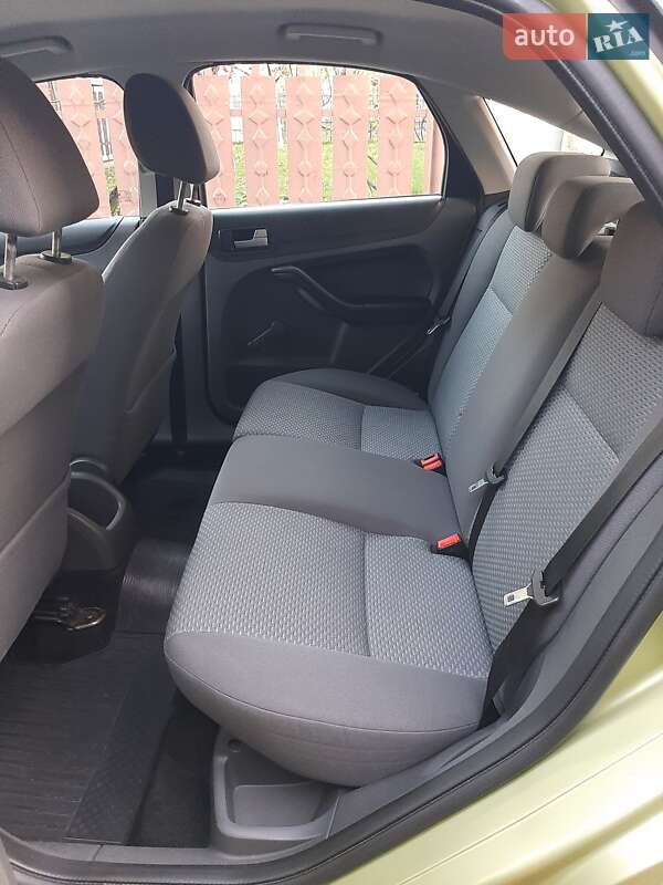 Хетчбек Ford Focus 2006 в Буську