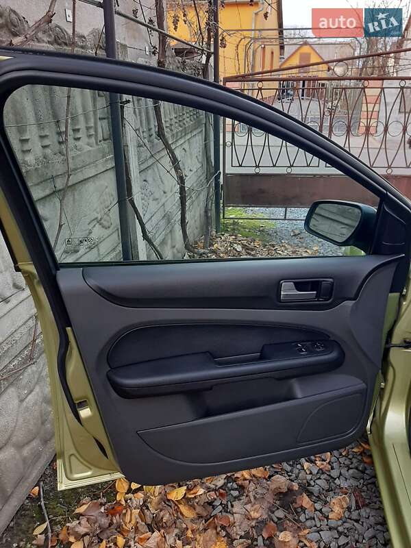 Хетчбек Ford Focus 2006 в Буську