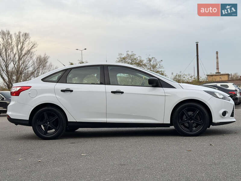 Седан Ford Focus 2014 в Киеве фото 3 Седан Ford Focus 2014 в Киеве