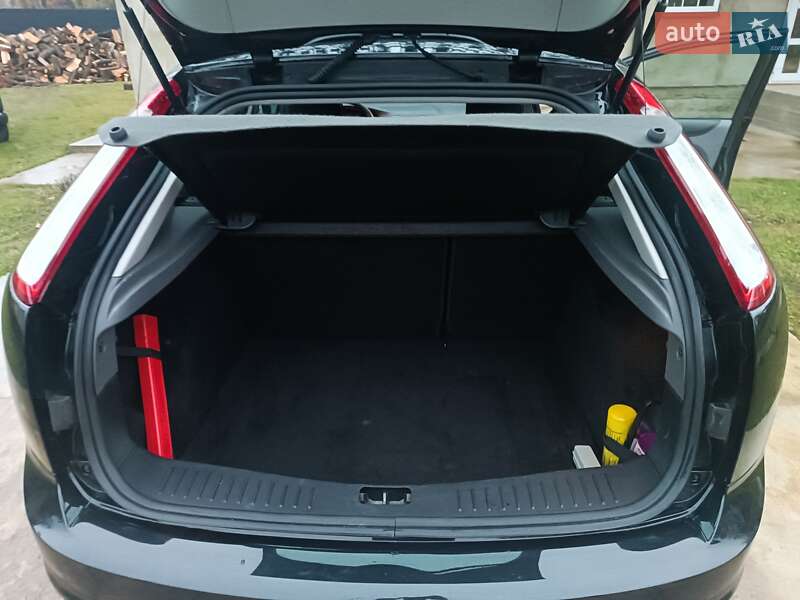 Седан Ford Focus 2010 в Сторожинці