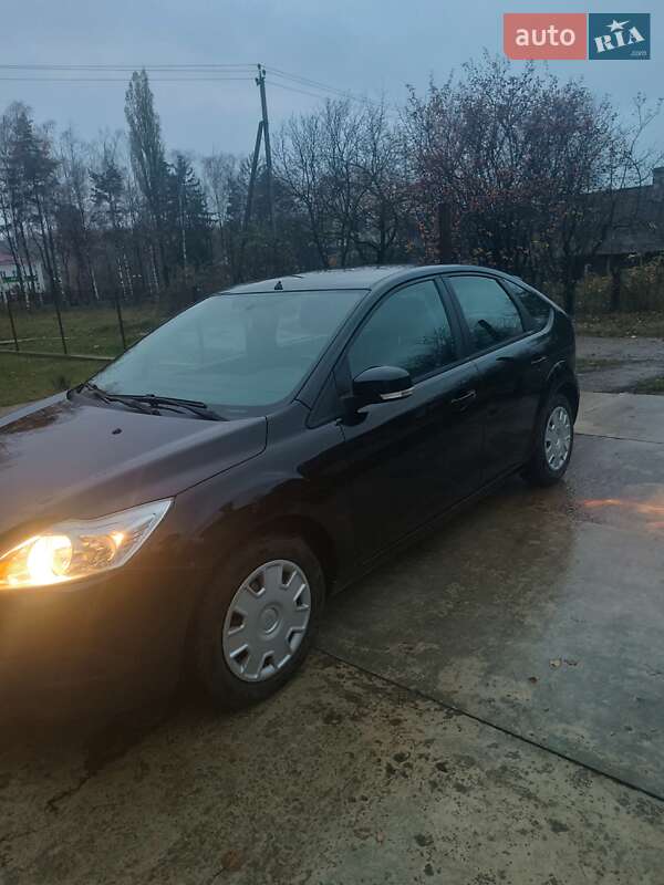 Седан Ford Focus 2010 в Сторожинці