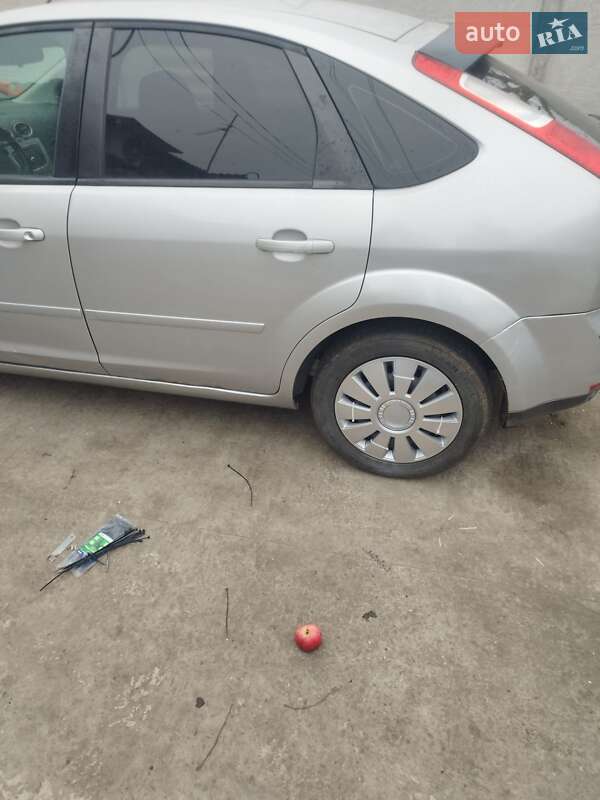 Хетчбек Ford Focus 2007 в Царичанці