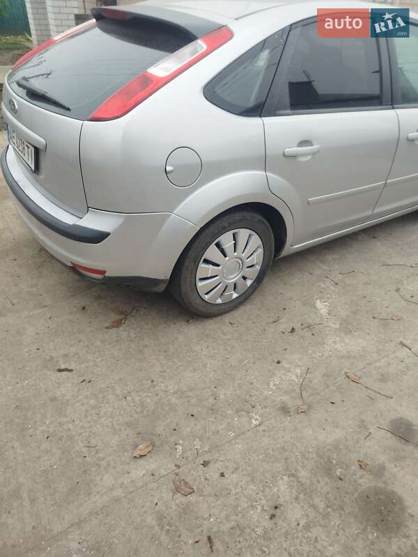 Хетчбек Ford Focus 2007 в Царичанці