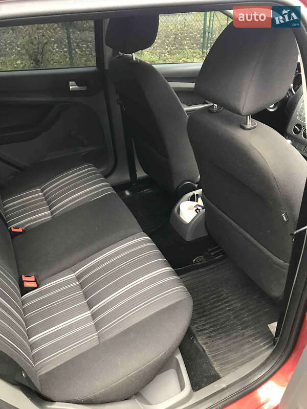 Универсал Ford Focus 2008 в Красном