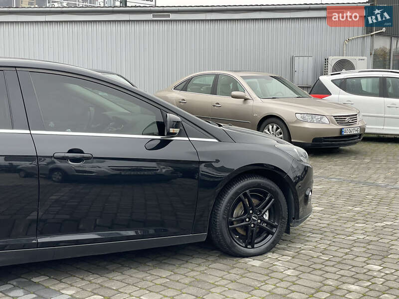 Хэтчбек Ford Focus 2012 в Мукачево