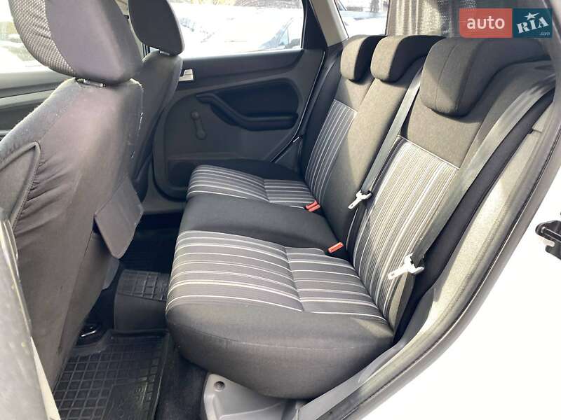 Універсал Ford Focus 2010 в Києві фото 10 Універсал Ford Focus 2010 в Києві