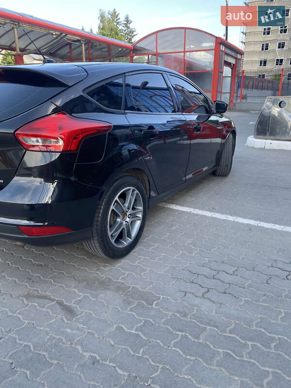 Хетчбек Ford Focus 2015 в Львові